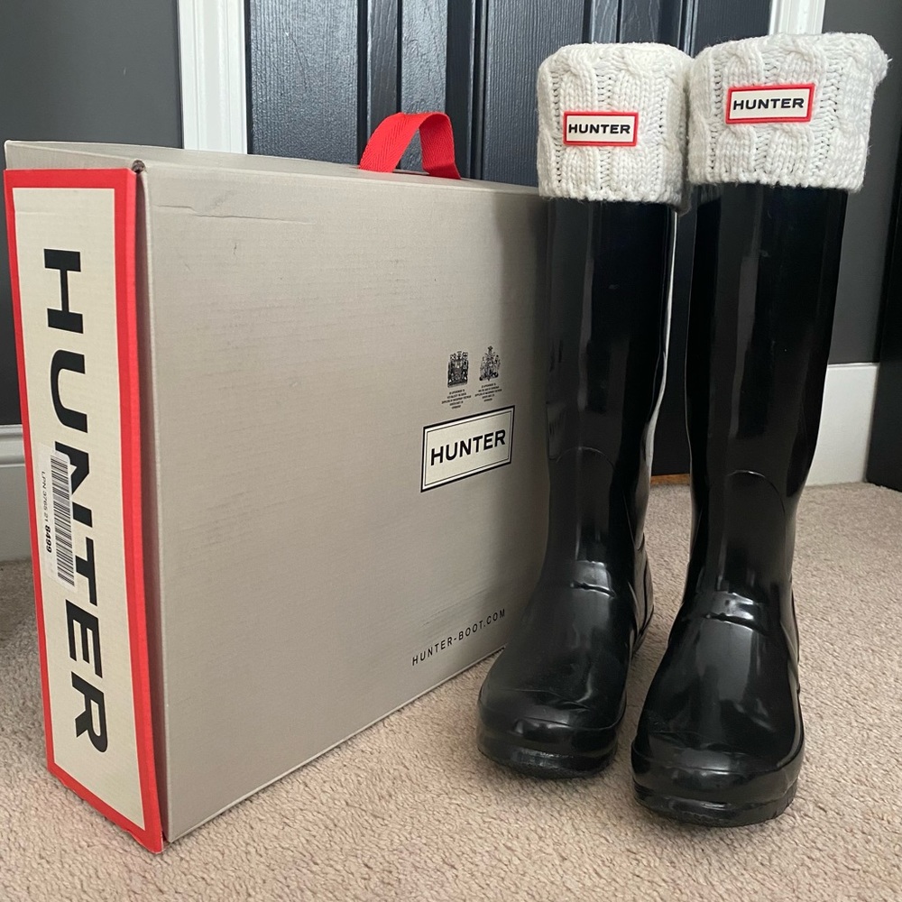 Hunter Tall Org Black Gloss Adjustable Back Rain Boots and Cable Knit Boot Socks